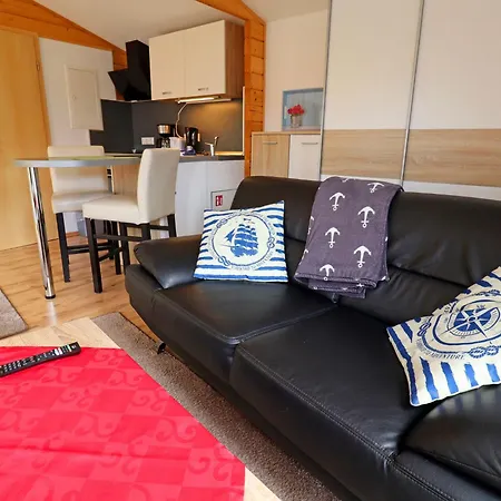 펜션 New Luxurious Bungalow, Raeuberkuhle, Koserow *